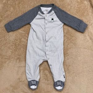 Converse Onesie🖤
